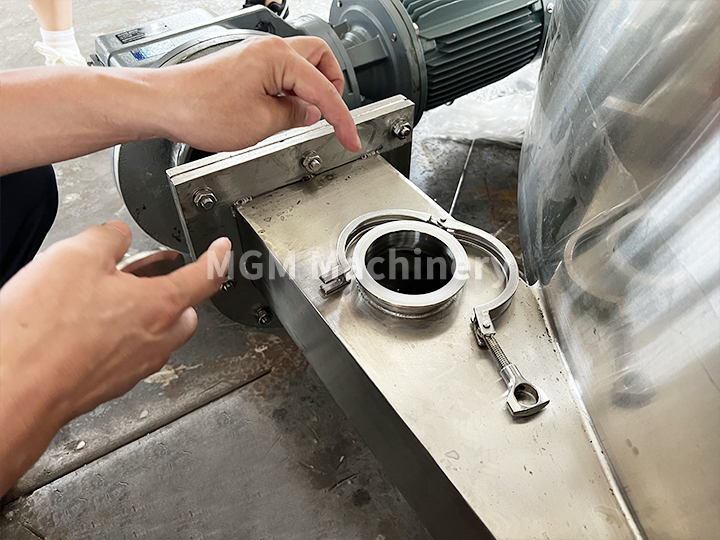 Storage & Distributing Tank