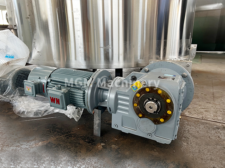 Storage & Distributing Tank